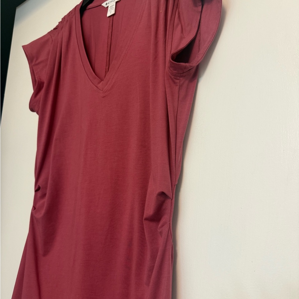 Athleta Short Sleeve V-Neck Tee in Mauve